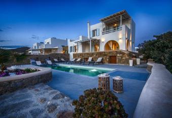 Paradisia Villas has Balcony rooms