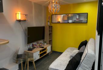 Appartement Neuf tt confort - Terrasse Ensoleill  e has Balcony rooms