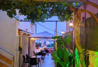 Rosana guest house has Balcony rooms