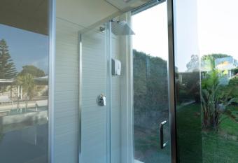 Villa Dalesco has rooms with a private hot tub