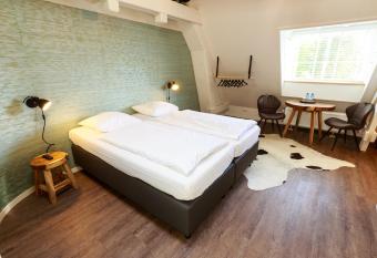 B&B Landgoed De Grote Beek allows 18 year olds to book a room