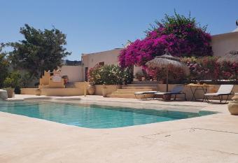 Menzel Caja allows 18 year olds to book a room