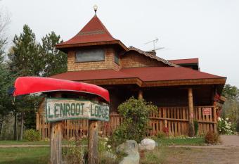 Lenroot Lodge has Balcony rooms