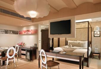 Barsana Boutique Hotel - Pure vegetarian allows 18 year olds to book a room