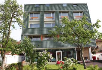 Hotel Jasmine has Balcony rooms