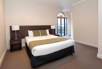 Frome Apartments has Balcony rooms