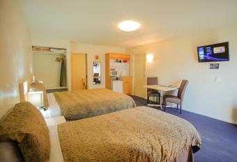 Abbots Hamilton     Hotel and Conference Centre has Balcony rooms
