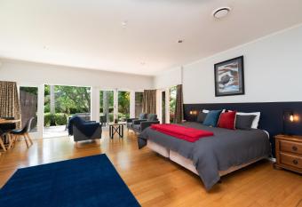 P  teke Lodge has Balcony rooms