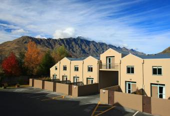 Queenstown Gateway Apartments has Balcony rooms