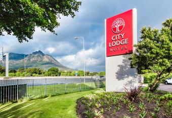 City Lodge Hotel Pinelands allows 18 year olds to book a room