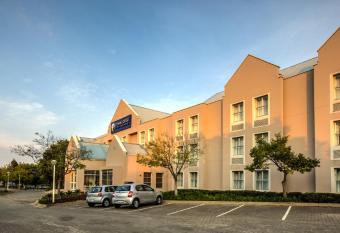 Town Lodge Waterfall, Midrand has Smoking rooms