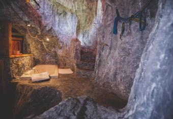 Roanwirt has rooms with a private hot tub