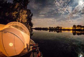 P  niche Espoir bulle allows 18 year olds to book a room