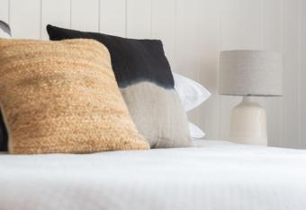 Raglan Sunset Motel and Conference Venue has Balcony rooms