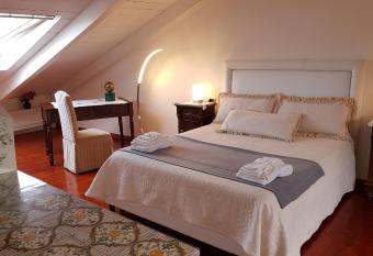 Estes has Balcony rooms