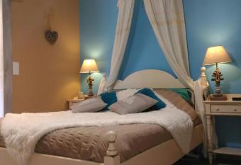 Villa Lescala allows 18 year olds to book a room