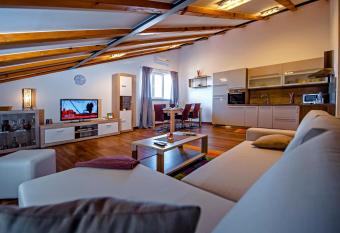 Apartment The Loft allows 18 year olds to book a room