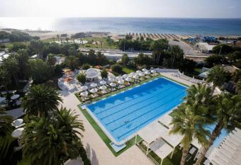 Yadis Hammamet has rooms with a private hot tub