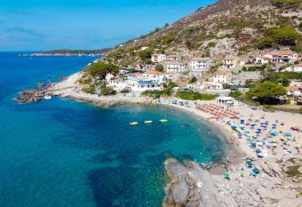 Hotel La Stella allows 18 year olds to book a room