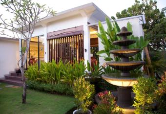 Muaya Villa allows 18 year olds to book a room