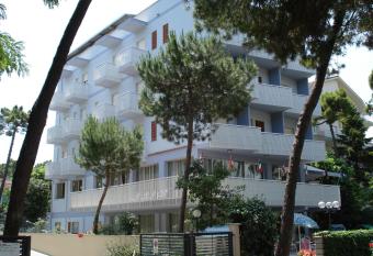 Hotel Singapore has Balcony rooms