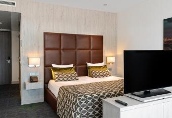 Van der Valk Hotel Oostzaan - Amsterdam has Balcony rooms
