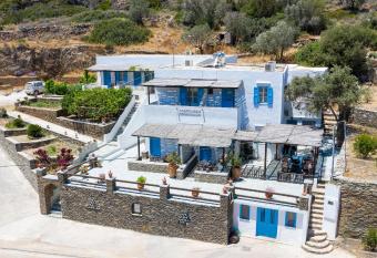 Rita Rooms Sifnos allows 18 year olds to book a room