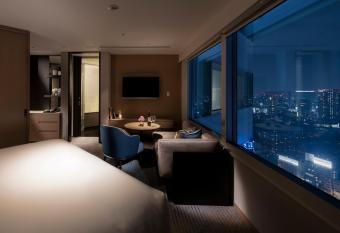 The Strings by InterContinental, Tokyo, an IHG Hotel has rooms with a private hot tub