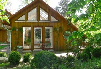 Ferienhaus Kastaniengr  n allows 18 year olds to book a room