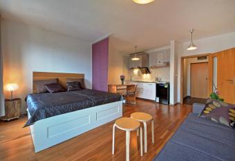 Hlubok   Apartment has Balcony rooms