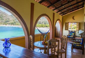 Casa Frente al mar has Balcony rooms