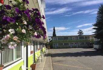 The Cedars Motel allows 18 year olds to book a room