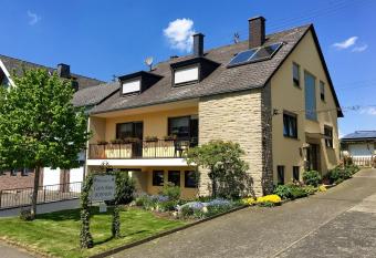 G  stehaus Hoffmann allows 18 year olds to book a room