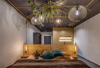 Royal Apartm  ny has Balcony rooms