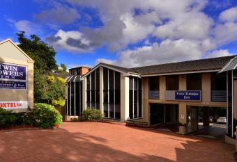 Twin Towers Inn has Balcony rooms