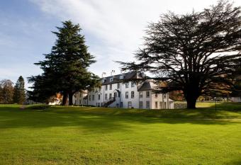 Moness Resort allows 18 year olds to book a room