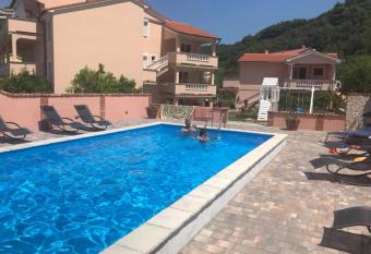 Apartments Hajo allows 18 year olds to book a room