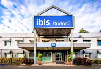 ibis Budget Wentworthville allows 18 year olds to book a room