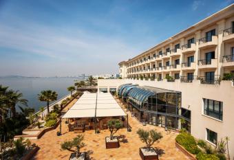 Barcel   Concorde Les Berges du Lac allows 18 year olds to book a room