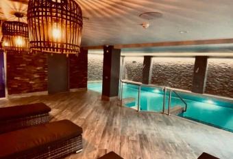 Bushtown Hotel & Spa allows 18 year olds to book a room