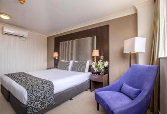 Mercure Wellington Abel Tasman Hotel allows 18 year olds to book a room