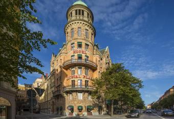 Crystal Plaza Hotel allows 18 year olds to book a room