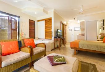 Hibiscus Resort & Spa with Onsite Reception & Check In allows 18 year olds to book a room