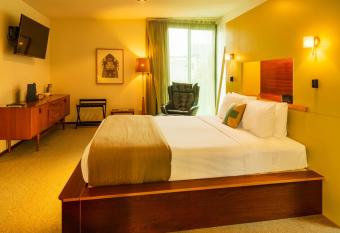 Ohtel Wellington has Balcony rooms