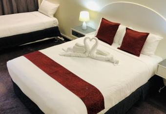 Alcamo Motel has rooms with a private hot tub