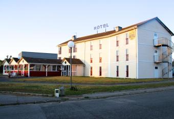 Larmor Plage Hotel allows 18 year olds to book a room
