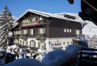 Au Coin Du Feu allows 18 year olds to book a room