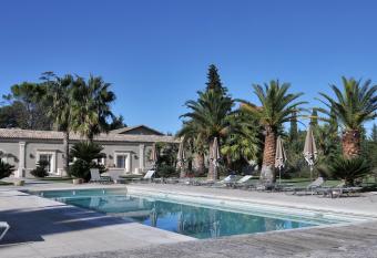 Domaine du Grand Malherbes has Balcony rooms