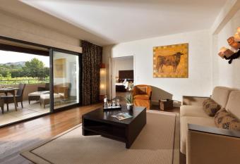 Mas de l Oulivi   has Balcony rooms