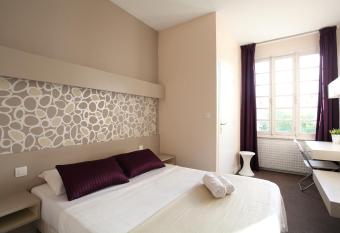 Little Lodge H  tel allows 18 year olds to book a room